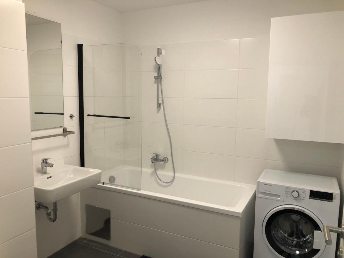 Neubau Wohnung Stadlau เวียนนา ภายนอก รูปภาพ
